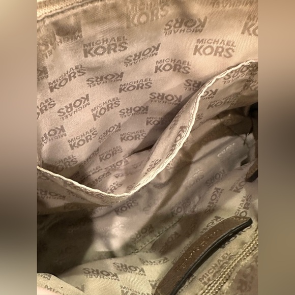 ✨Michael Kors Crossbody Bag in Metallic Pink - Picture 10 of 15